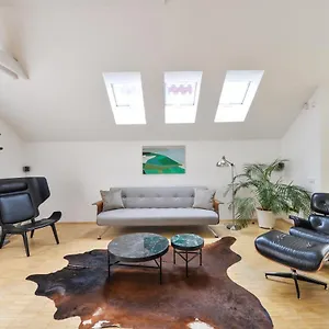  Apartment Eclectic Loft Royal Way